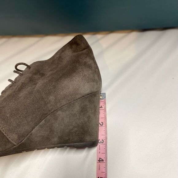 Clarks Chocolate Brown Wedge Booties - Size 7.5 - Picture 4 of 7